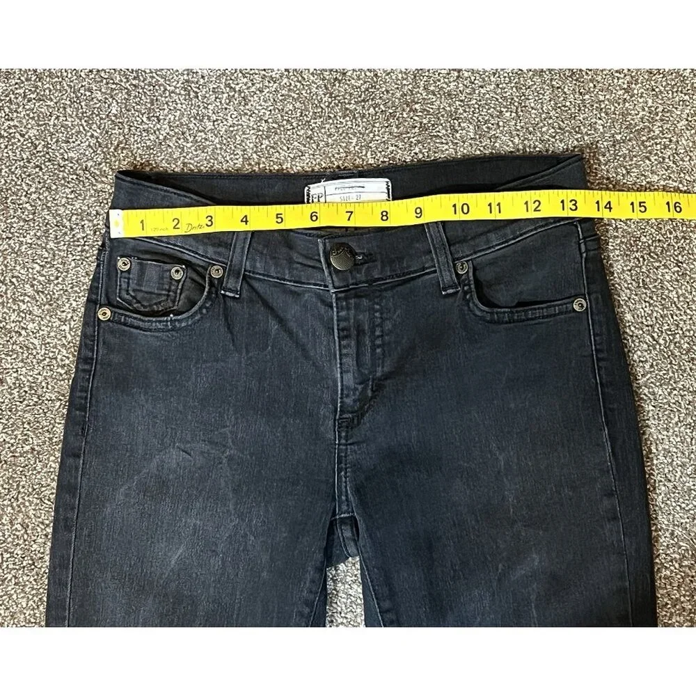 Free People Mid Rise Black Flare Jeans Size 27 Raw Hem Stretch Denim Zipper - Picture 5 of 10